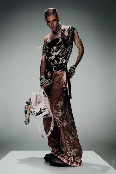 Look 16
